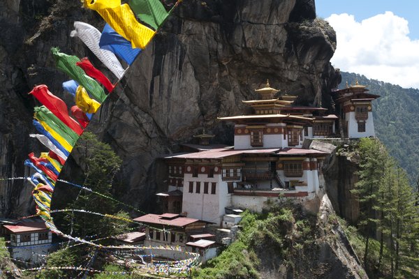 AFP__20131218__557-3257__v1__HighRes__TaktshangGoembaTigersNestMonasteryWithPrayerFl